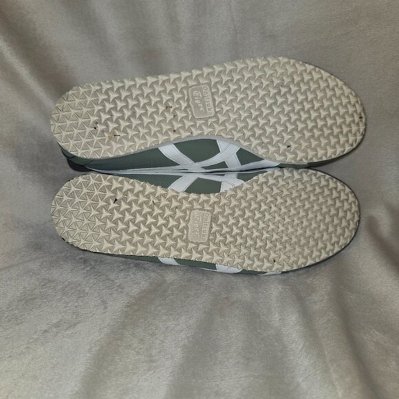 Athletic_Shoes
